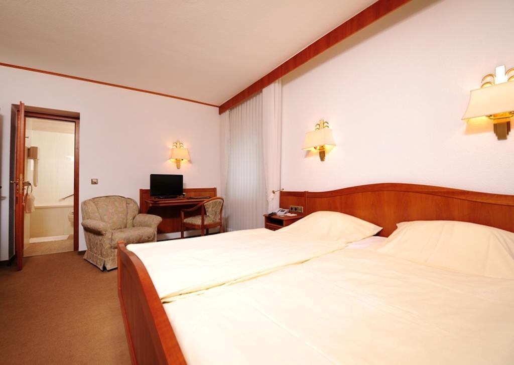 Hotel Alte Post Garni Ginsheim-Gustavsburg Rum bild